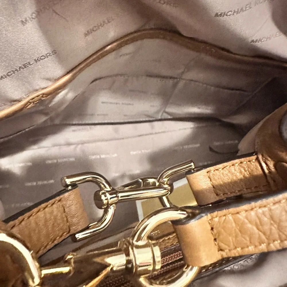 Michael Kors Brown Leather Tote Bag.         Large Size - Picture 6 of 8